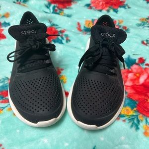 Women’s Crocs literide pacer lace-up sneakers size 7